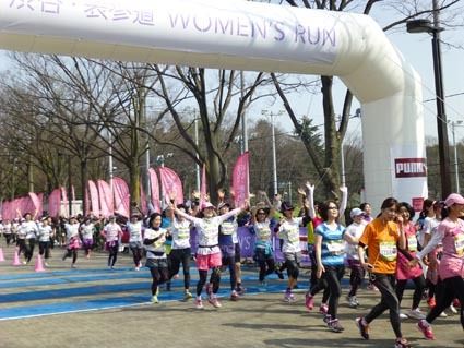 「渋谷・表参道Women's Run2015」には5千人超が出場。こうしたイベントでの運営支援や展示を生かして、企業イメージをアピール