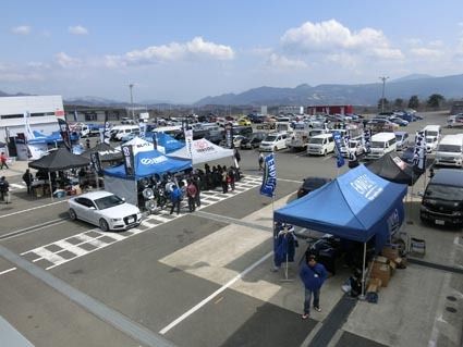 アウトレットセールを行う会員メーカーによるブース出展もイベントの目玉の一つ。今回は、過去最高の20社の会員がブースを出展した