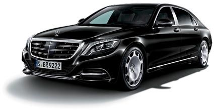 フロントのエンブレムはスリーポインテッドスターとなった