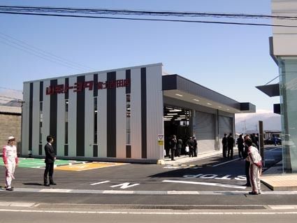 最新の設備とともにリフトも1基増え6基となったサービス工場