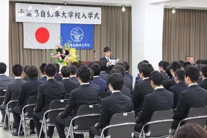 CATSの入学式で歓迎の言葉を贈る研究科4年の荒木さん