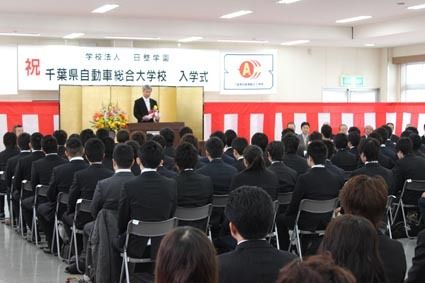 CATS―Iの入学式で式辞を述べる山田学校長