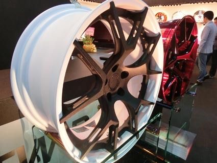 埼玉國際貿易によるとディスク面に穴を空けた製品は世界でも珍しいという