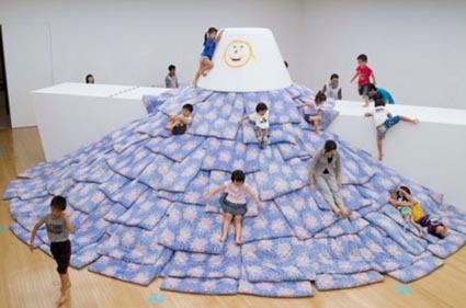 今年10月には地元在住のアーティスト、小沢剛氏による「あなたが誰かを好きなように、誰もが誰かを好き」を行う