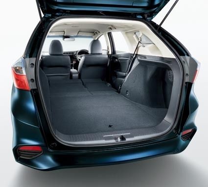 荷物を積み下ろしやすい大きく低い開口部