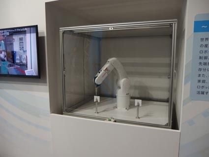 デンソーウェーブ製垂直多関節ロボット