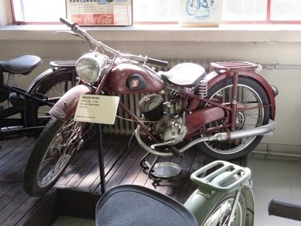 写真8 Adler M100オートバイ、1950年製。(カールスルーエ市交通博物館で)