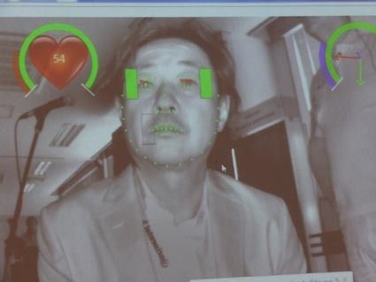 インテリアカメラは頭の向きや表情を検知してドライバーの状況をモニタリングする