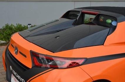 八千代工業、CFRP製の独自エンジンフード