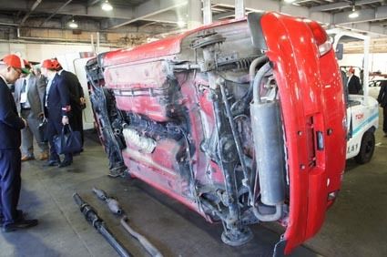 使用済み車の適正な解体処理の工程を見学