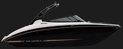 ヤマハ発動機のレジャーボート「242 Limited S」