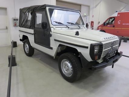 写真2 プジョーブランドのメルセデスGモデル オーストリア・グラーツ市のシュタイアー・ダイムラー・プッフ社で生産されたもの(プジョー自動車歴史博物館にて)