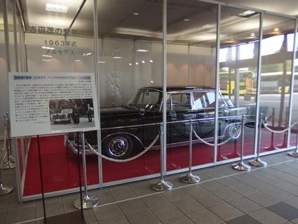 梁瀬次郎氏が吉田85歳の誕生日に、大磯の吉田邸に届けたベンツ(前山健一氏所蔵)