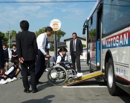 四国運輸局、バリアフリー教室・バスの乗り方教室