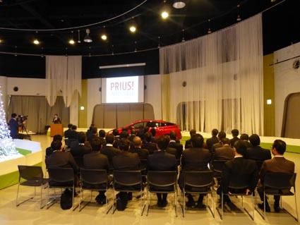 メガウェブで「決起大会」を開催。トヨタ自動車などのゲスト13人を招き新型車の魅力をつかむ