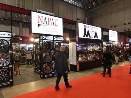 JAWA事業部のブースでは71社339本のホイールが一堂に並ぶ