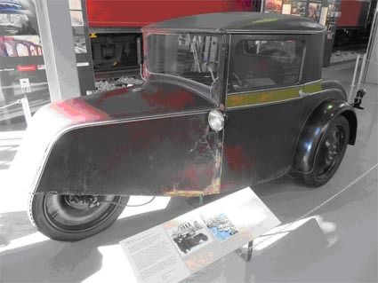 写真1 ボルグワード社初期のモデルGoliath Pionier(ゴリアース=伝説の巨人・パイオニア)。1気筒、198cc、5.5馬力。最高速度45キロメートル時、通常2人乗りだが補助席も使える(ミュンヘン ドイツ博物館自動車分館にて)