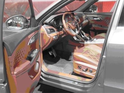 写真7 BX7 TSスポーツバージョンのコックピット。本革仕様で仕立てられている