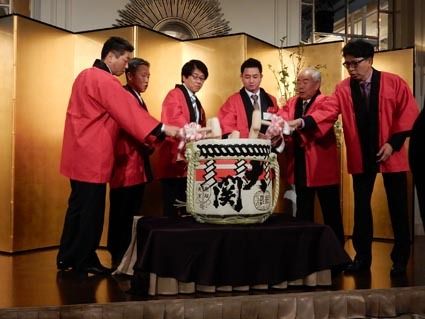 東京日野、今年の事業発展を祈念し親睦深める