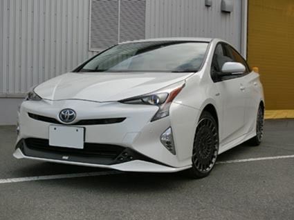 TRDのパーツ装着車両。同社は販売店での展示車導入も旧型以上に注力している