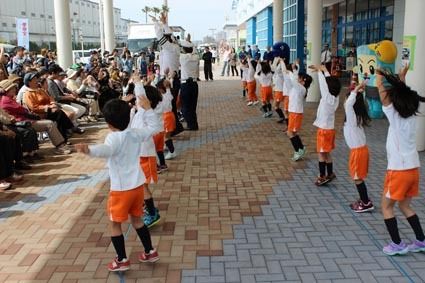 アリオ蘇我でのイベント。写真中央奥の車両が「ちとらくん」