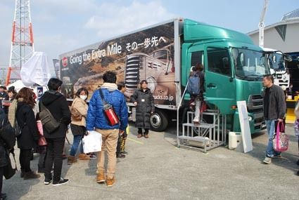 大型メーカーは初出展