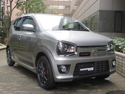 カラーキャリパーは高級車、スポーツ車の足回りデザインのアクセントになっている