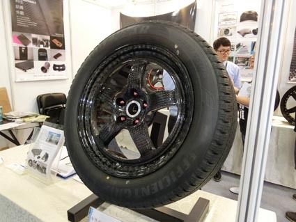 軽量で強度が高いCFRP製ホイールを台湾で初めて開発した