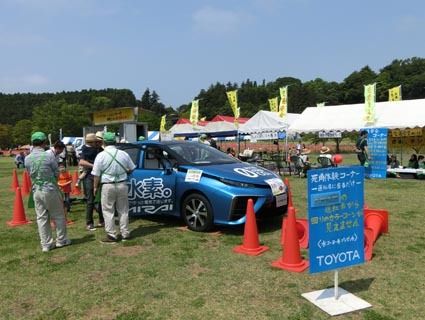 トヨタ「ミライ」で死角体験を実施