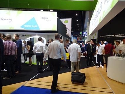 トゥモローズ・サービス&モビリティーの展示には多くの来場者が集まった