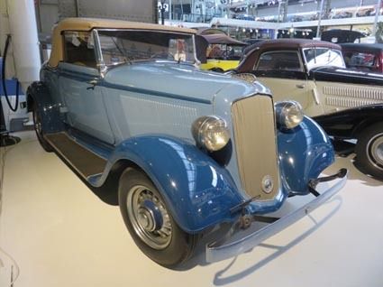 写真2 プリムス タイプPC、1933年製。6気筒・3112cc 70馬力。クライスラー社の中型車モデル(ブラッセル市オートワールド自動車博物館にて)
