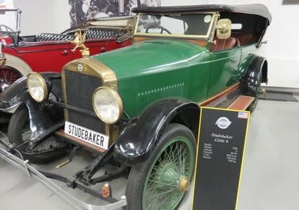 写真9 スチュードベーカー リトル6、1926年製。6気筒・3000cc、60馬力(シュタイム自動車収集館にて)