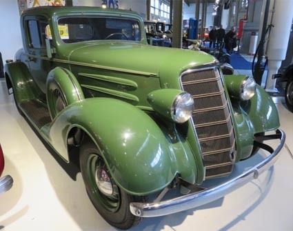 写真4 オールズモビル F34 タイプ8 クーペ、1934年製。6気筒、3495cc(ブラッセル市オートワールド自動車博物館にて)