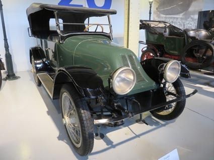 写真6 フランクリン モデル9、1918年製。6気筒・3211cc(ブラッセル市オートワールド自動車博物館にて)