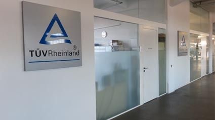 写真1 TUEV(技術検査協会=民間の委託団体)のオフィスも常駐している