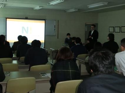 SPK社内でもエスクリーブ代表の来日に合わせ、勉強会を実施。馴染みの薄い補修部品流通ネットワークに対し質問が相次いだ