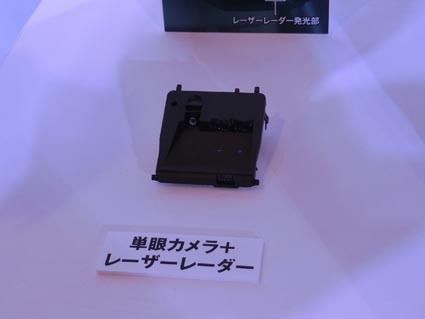 スズキ初搭載の「単眼カメラ+レーザーレーダー」。コスト面も採用の要因となった
