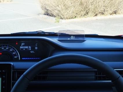 先進安全技術も充実。軽初採用となるヘッドアップディスプレーも設定した