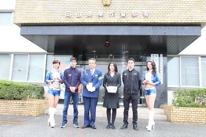 GT300参戦の松井選手と蒲生選手が美作警察署を表敬訪問