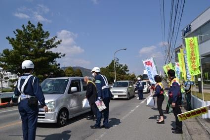 JAF徳島も「春の全国交通安全運動」の街頭啓発活動