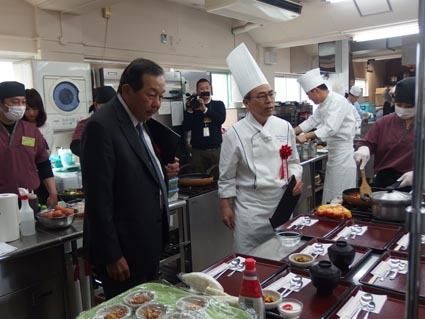 調理審査と試食審査の様子