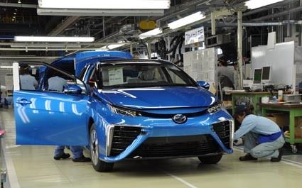 今世紀半ばにCO2 8割減を目指す(トヨタ自動車のMIRAI)