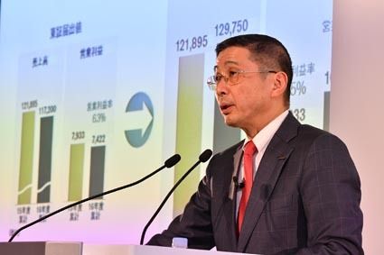 会見する西川社長