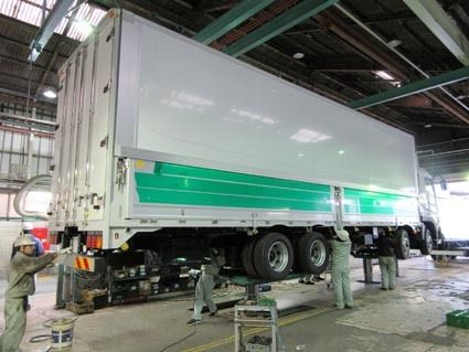 トラック架装は人の手作業による工程が多く、今後は人員配置の見直しや効率化が増産への鍵となる