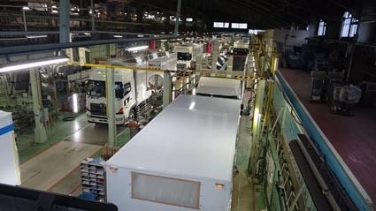 今後しばらくは、工場ラインに新旧モデルが混じって流れることになる