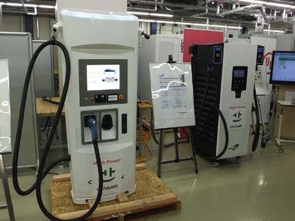 充電時間を3分の1
に短縮可能な「バージョン1.2」。充電器メーカー数社がプロトタイプを公開した