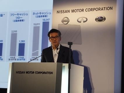 決算発表する田川常務