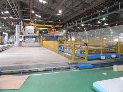 冷凍車の保冷性能を高める「ウレタンオープンフォーミング工法」を取り入れた