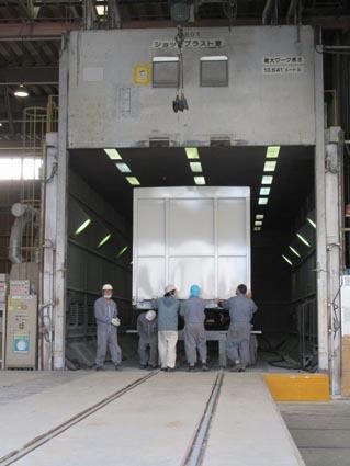 塗装前にショットブラストで下地処理を施し、塗装品質を向上