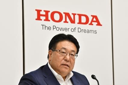 会見する倉石副社長